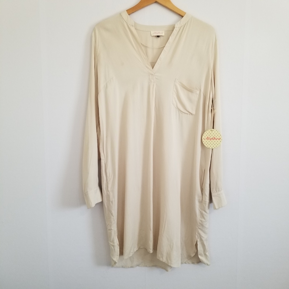 NWT Alythea Ivory Tunic Top Size Small